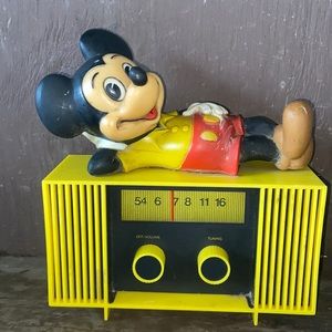 Vintage Concept 2000 DISNEY Mickey Mouse HI-FI AM Tabletop DC Radio